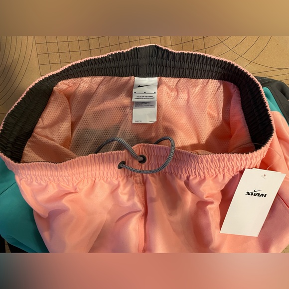 Men’s BRAND NEW Nike swim shorts - Picture 4 of 5